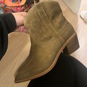 Tan Dolce vita cowboy booties never worn size 9